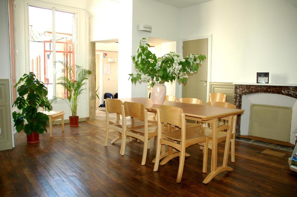 La Maison Des Randonneurs Hostel Оксер Екстериор снимка