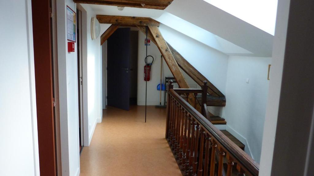 La Maison Des Randonneurs Hostel Оксер Екстериор снимка