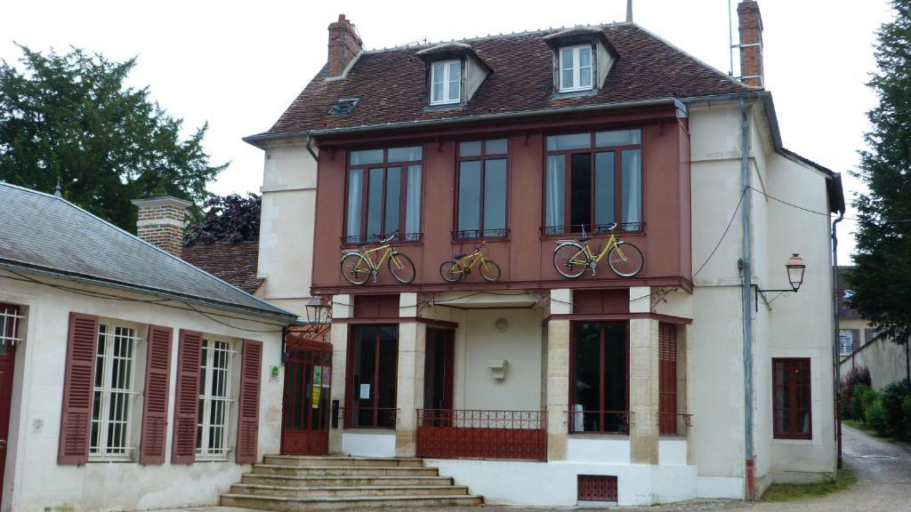La Maison Des Randonneurs Hostel Оксер Екстериор снимка